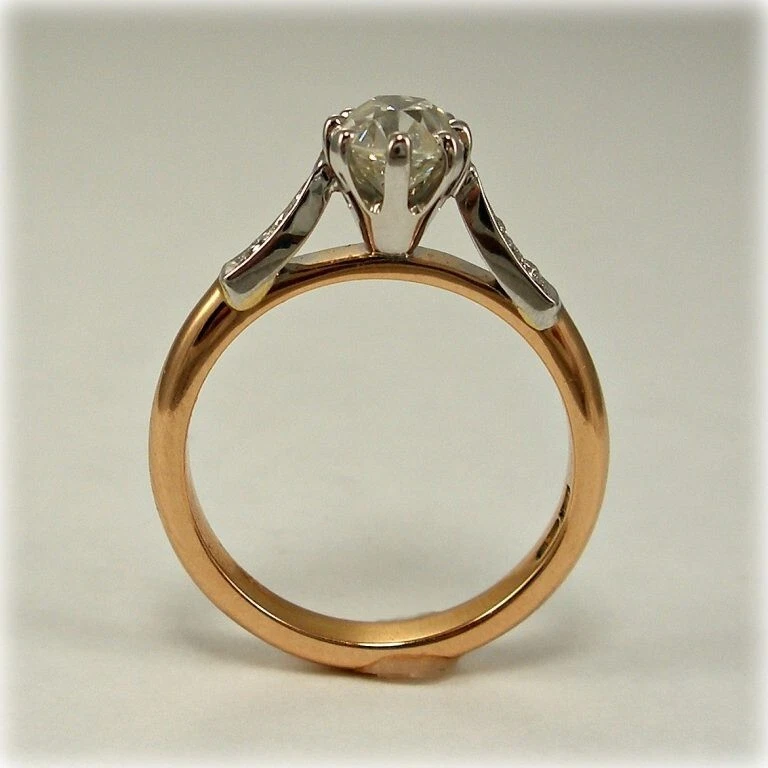 Anel de aniversário de diamante corte oval 1,10 quilates criado em laboratório ouro amarelo 14k tamanho 7 - Imagem 4 de 4