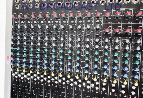 Soundcraft M12 12x mono channel input, 4x stereo input and , 4x aux and 2x mix - 第 12/23 張圖片