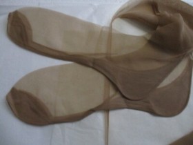1 PR VINTAGE TRIUMPH SEAMED FULL FASHIONED NYLON STOCKINGS SIZE 12 MED 35" BEIGE