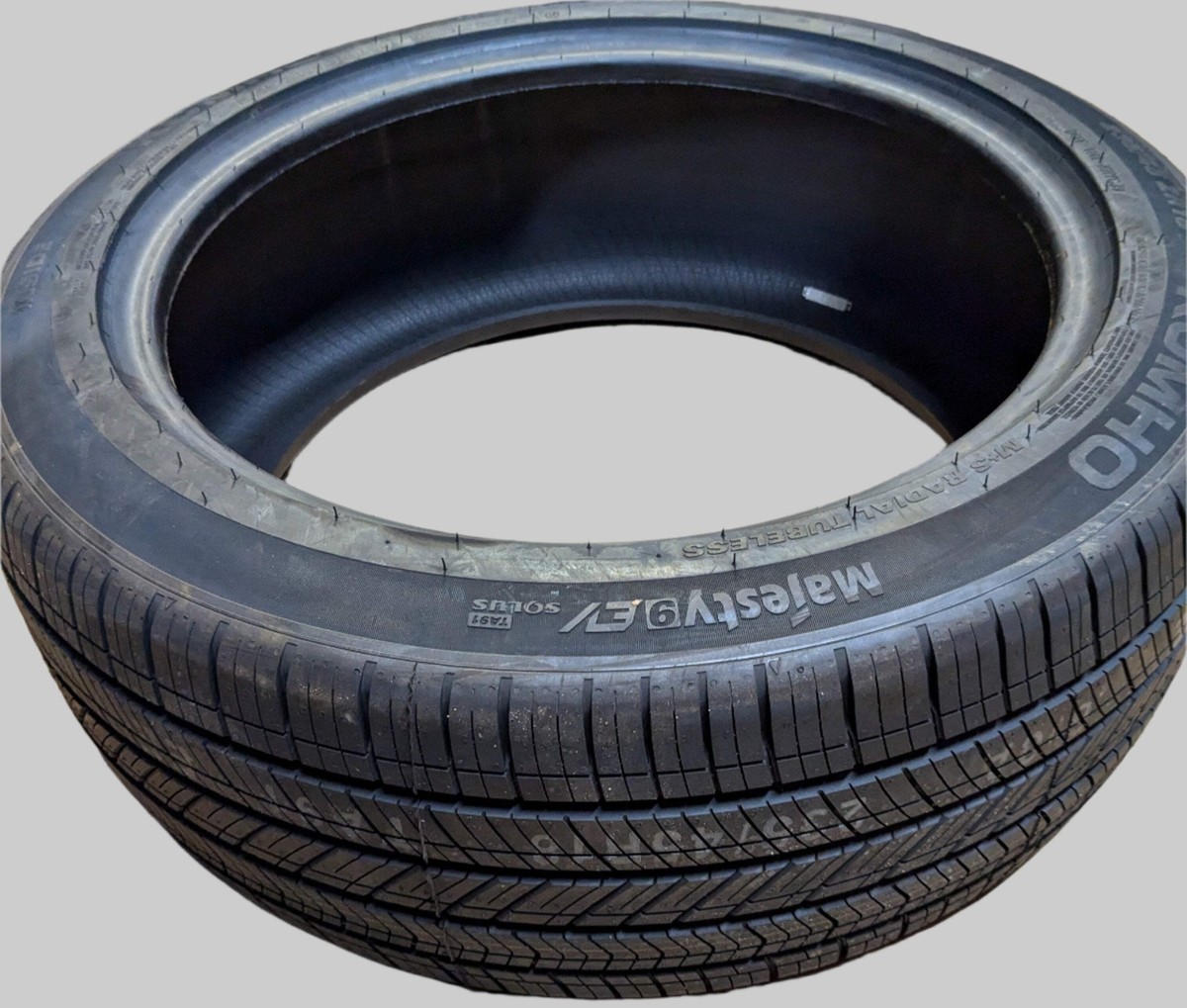KUMHO MAJESTY SOLUS TA91 EV P 235 45 18 98W XL ALL SEASON TIRE