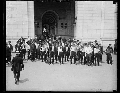 Photo:Washington D.C. Union Station Group 1922 Men Crowd