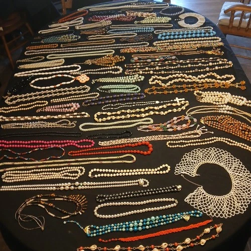250+ Vintage Costume - Fashion Jewelry HUGE Lot necklaces Broochs Pins rings