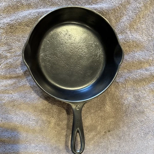 Vintage WAGNER WARE SIDNEY -0- 1055 #5 CAST IRON SKILLET (1935-59)