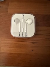 Genuine Apple EarPods With 3.5mm Headphone Plug White