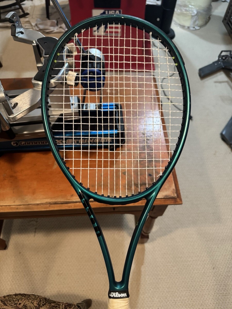 Wilson • Blade Pro V9 • 16x19 • Grip 3 | 4 3/8 Tennis Racquet