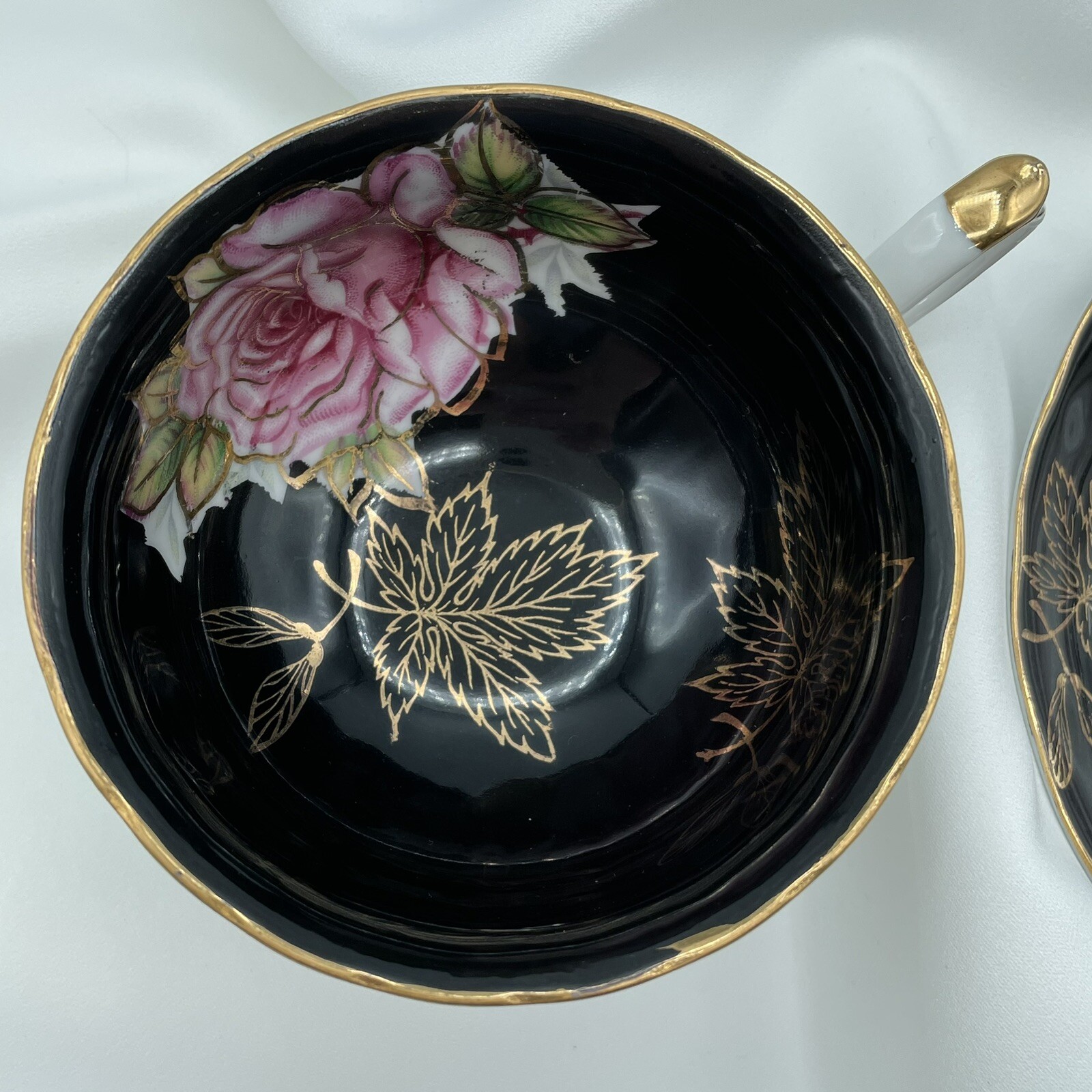 L M Royal Halsey Very Fine Three Footed Tea Cup & Saucer Roses Lusterware - Photo 5 sur 8