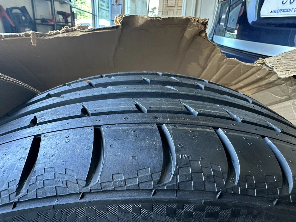 Porsche Cayenne 2011-2017 OEM 235/35/19 Continental neumático y llanta excelente forma Foto 2 de 4