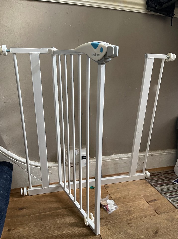 2 Lindam gate, Easy Fit Toddler & Baby Gate, Stair Gate Pressure Fit