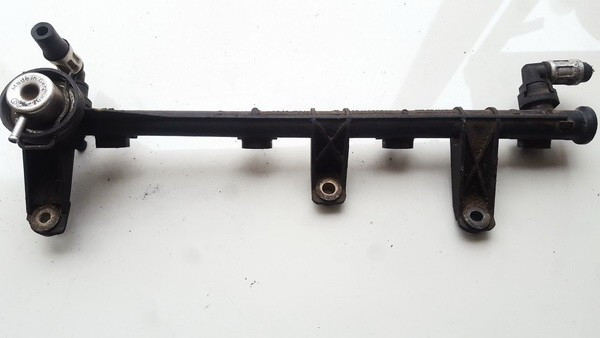 7700864726 Fuel Injection Moulding (Nozzles) Renault Megane DE811945-28