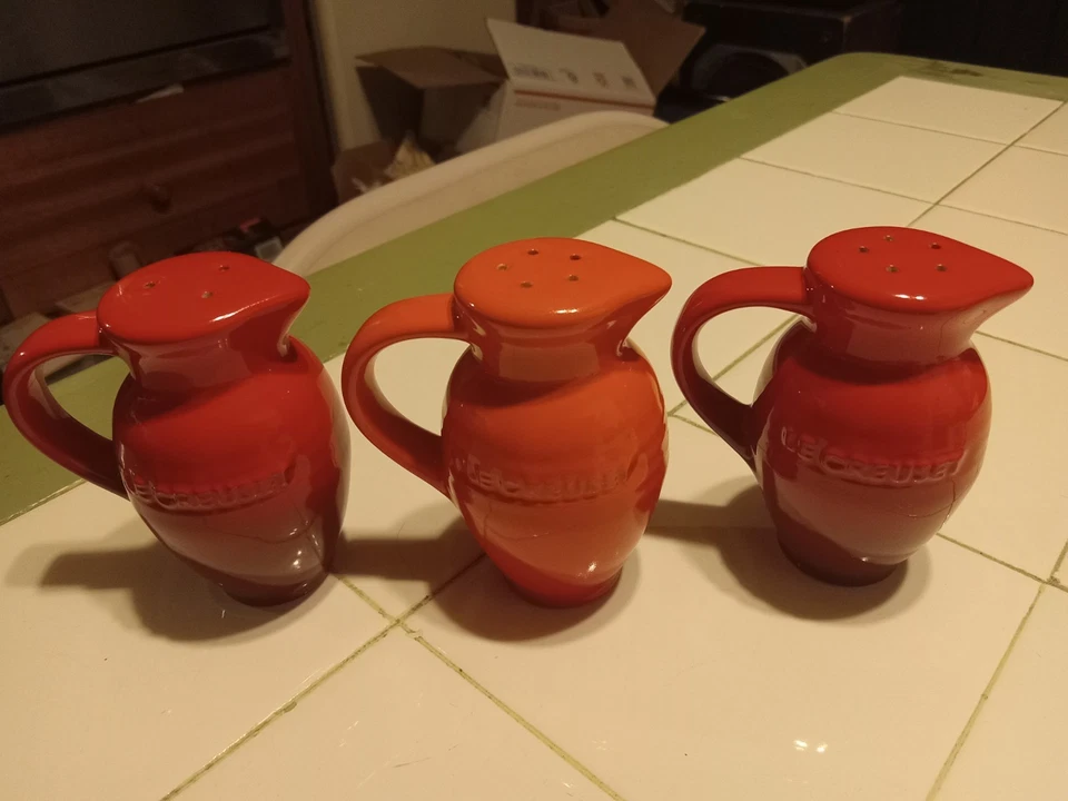Salero y pimentero rojo Le Creuset + 1 naranja Foto 3 de 4