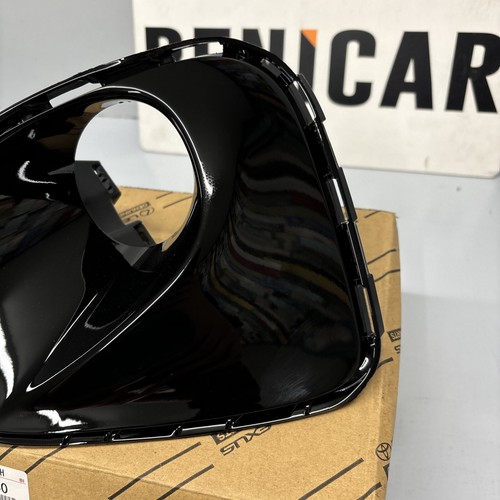 Toyota Avensis 2015-19 Right O/S Front Fog Lamp Surround Black. OE 81481-05040 - Picture 15 of 22