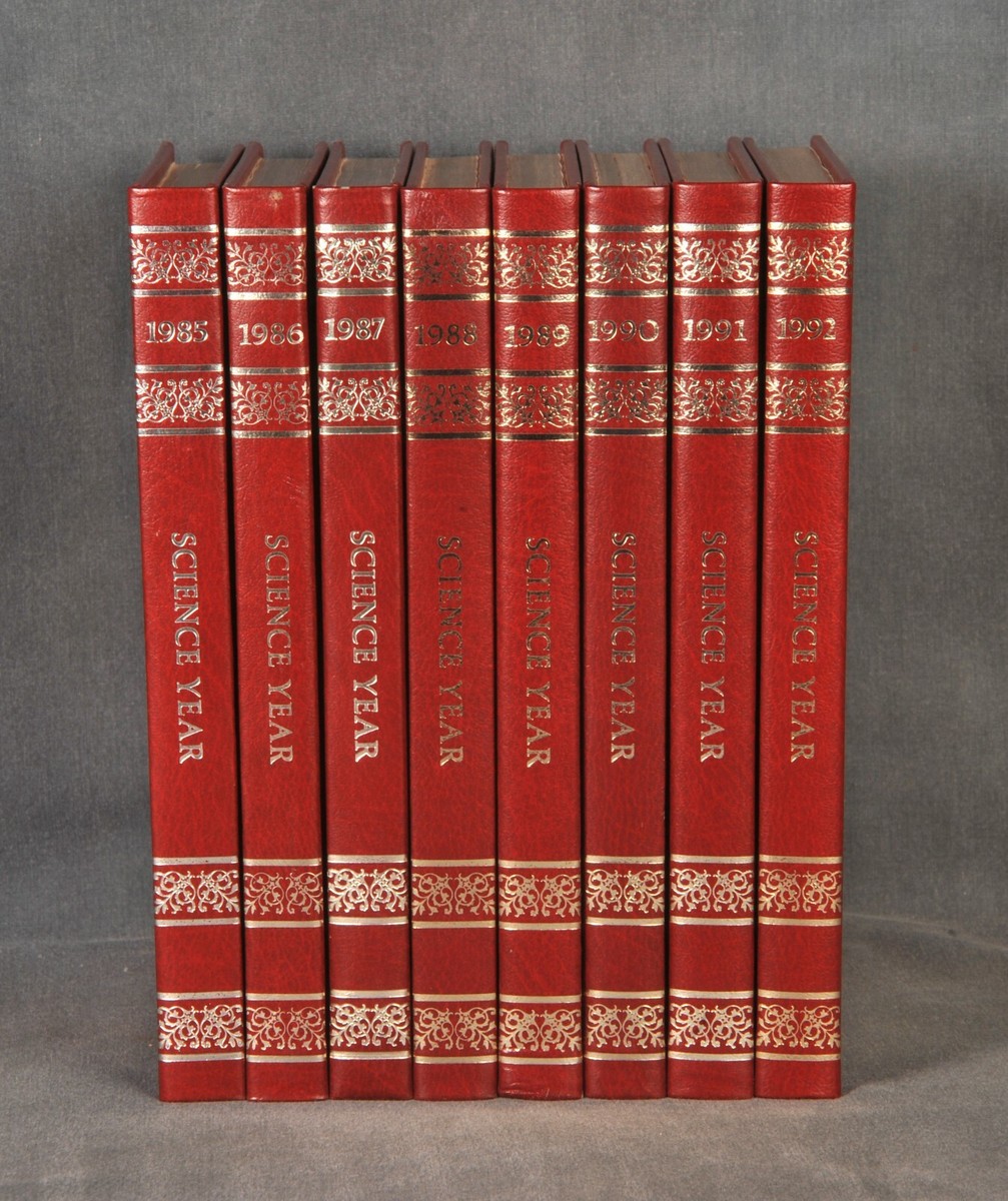 ENCYCLOPEDIA YEAR BOOK. 1969〜1992（欠番あり） 1969-1978 -- 10 Years of World Book Encyclopedia Year Books