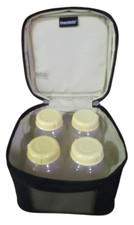 Medela Breast Milk 4-Bottle Insulated Cooler Storage Bag w/4-5oz 150mL Bottles