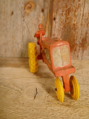 Antico Auburn anni 50 n. Trattore in gomma 572 "Rosso e Giallo" con agricoltore - Foto 9 di 11