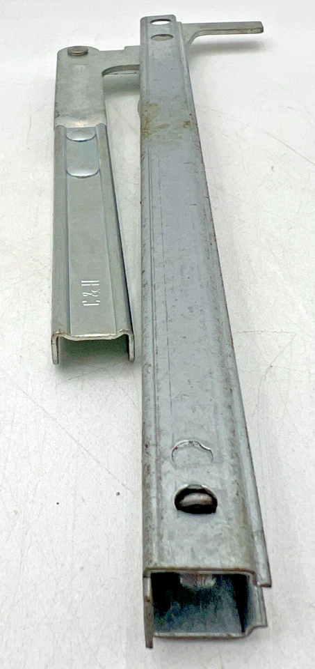 AMANA R0706010 DOOR HINGE LEFT SIDE MISSING SCREWS OEM GENUINE - Image 3 of 4