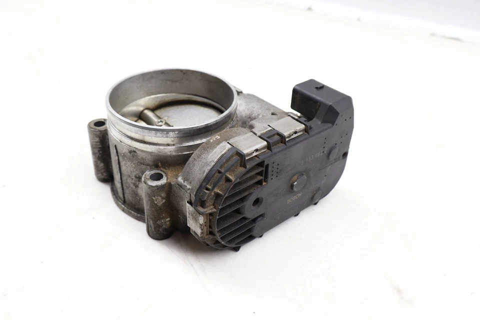 AUDI A4 2005-2009 - Cuerpo del acelerador 078133062C Foto 2 de 4