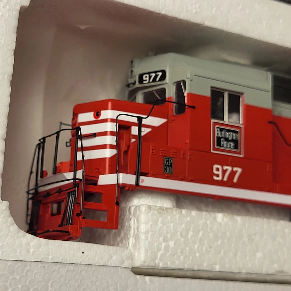 Proto 2000 HO GP30 CB&Q 977 Burlington Route Red/Gray DCC Ready NOS - Image 4 of 4