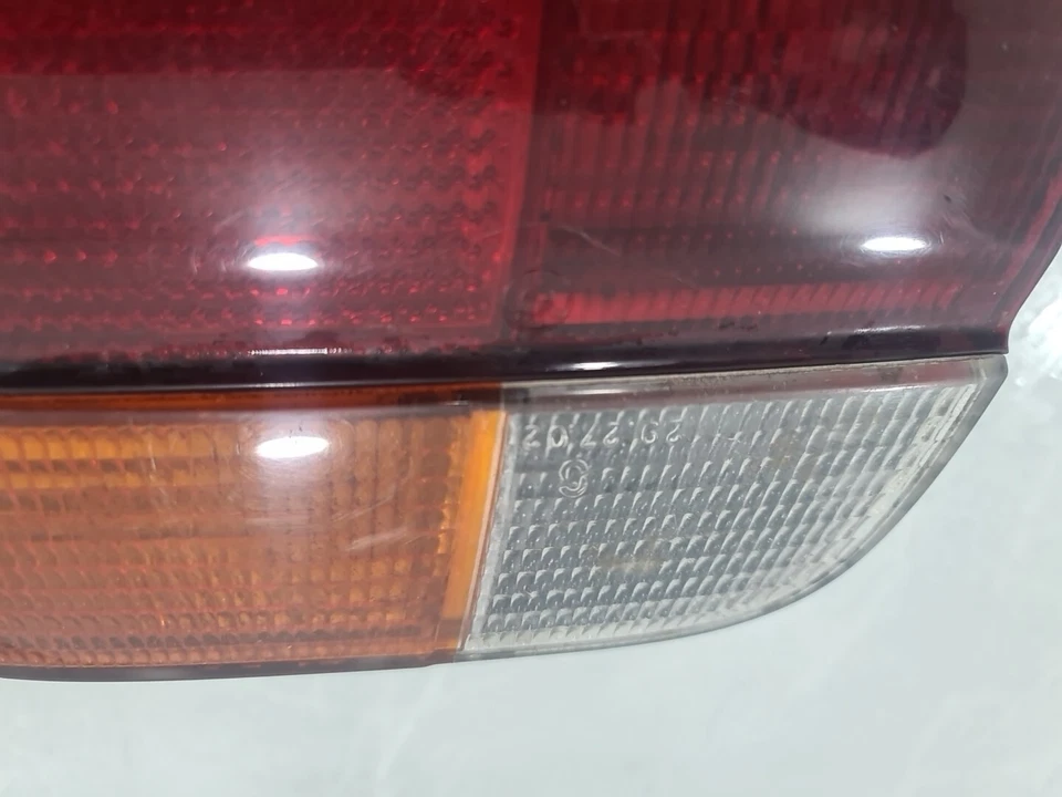 Luz trasera izquierda del lado del conductor BMW E36 318ti 1995-1999 hatchback OEM Foto 4 de 4