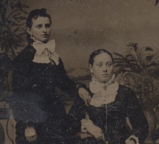 PORTRAIT OF YOUNG WOMEN IN MASSIVE BOWS   PAINTED BACKDROP