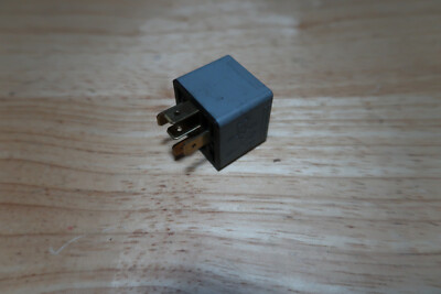 SAAB BOSCH RELAY (D9) 0332209159