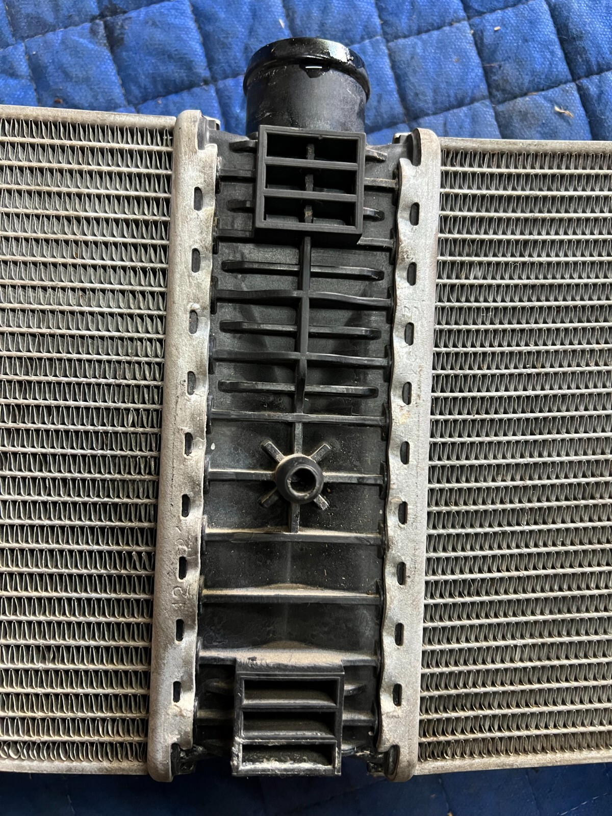 2012 AUDI R8 FRONT CENTER RADIATOR 420121254B ~MINOR COSMETIC DAMAGE~