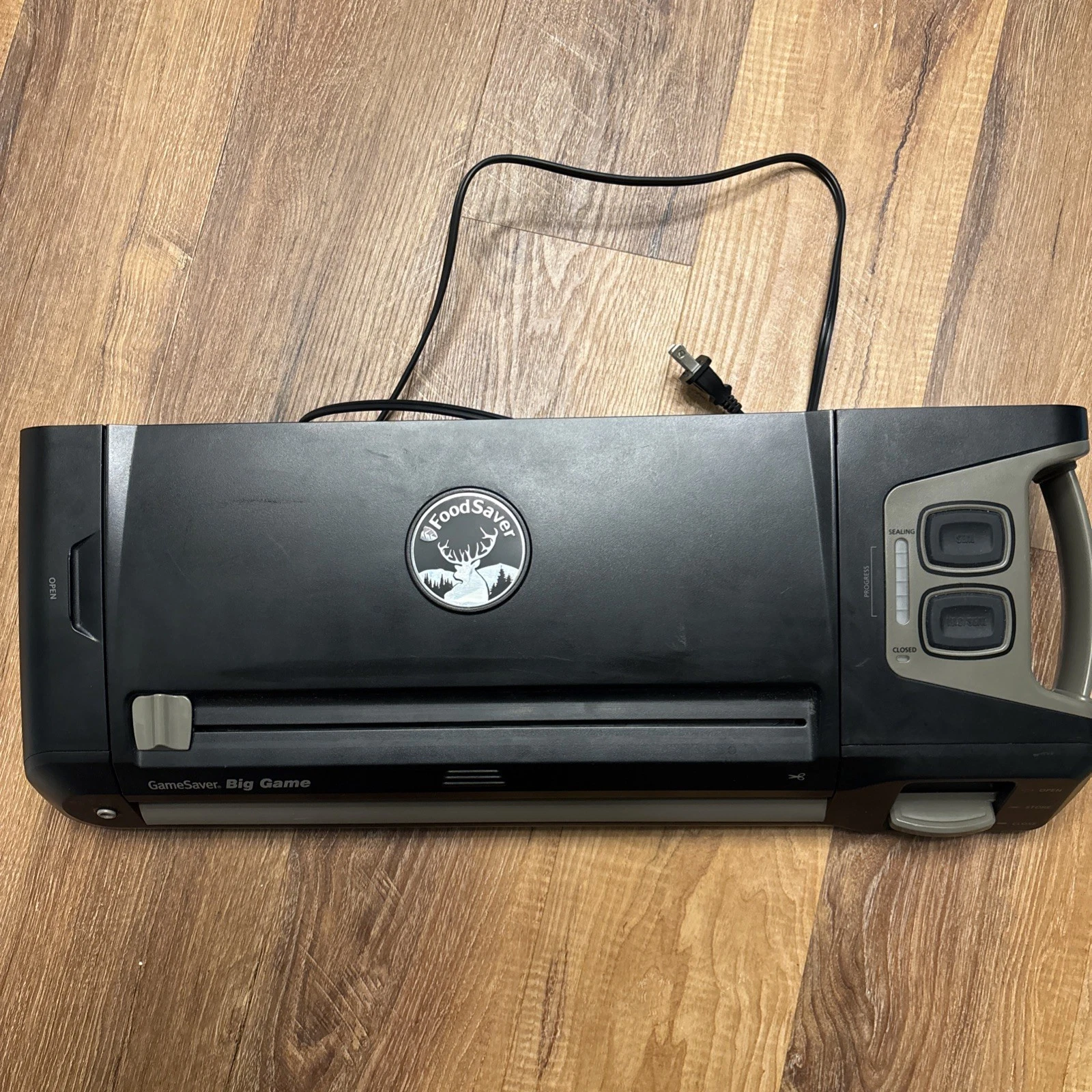 FoodSaver GameSaver GM710 Vacuum Sealer Big Game Portable Hunter