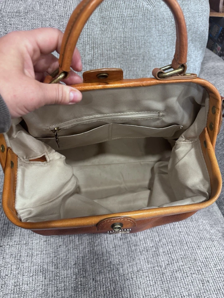 Cartera italiana de cuero Pratesi Firenze color coñac correa de hombro no disponible Foto 2 de 4