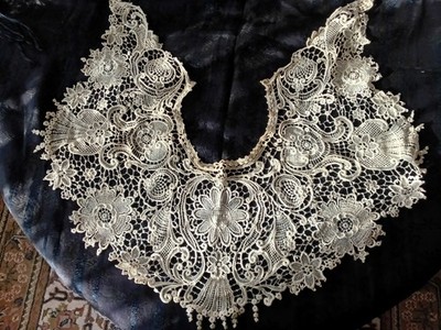 Vintage Lace Collar