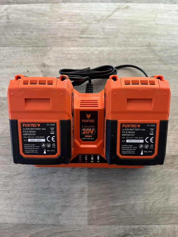 FUXTEC Dual-Ladegerät mit zwei 20V Lithium-Ionen-Akkus (4Ah)