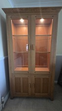 SOLID OAK DISPLAY CABINET / SIDEBOARD WITH DOVE TAIL FEATURE - GREAT CONDITION 