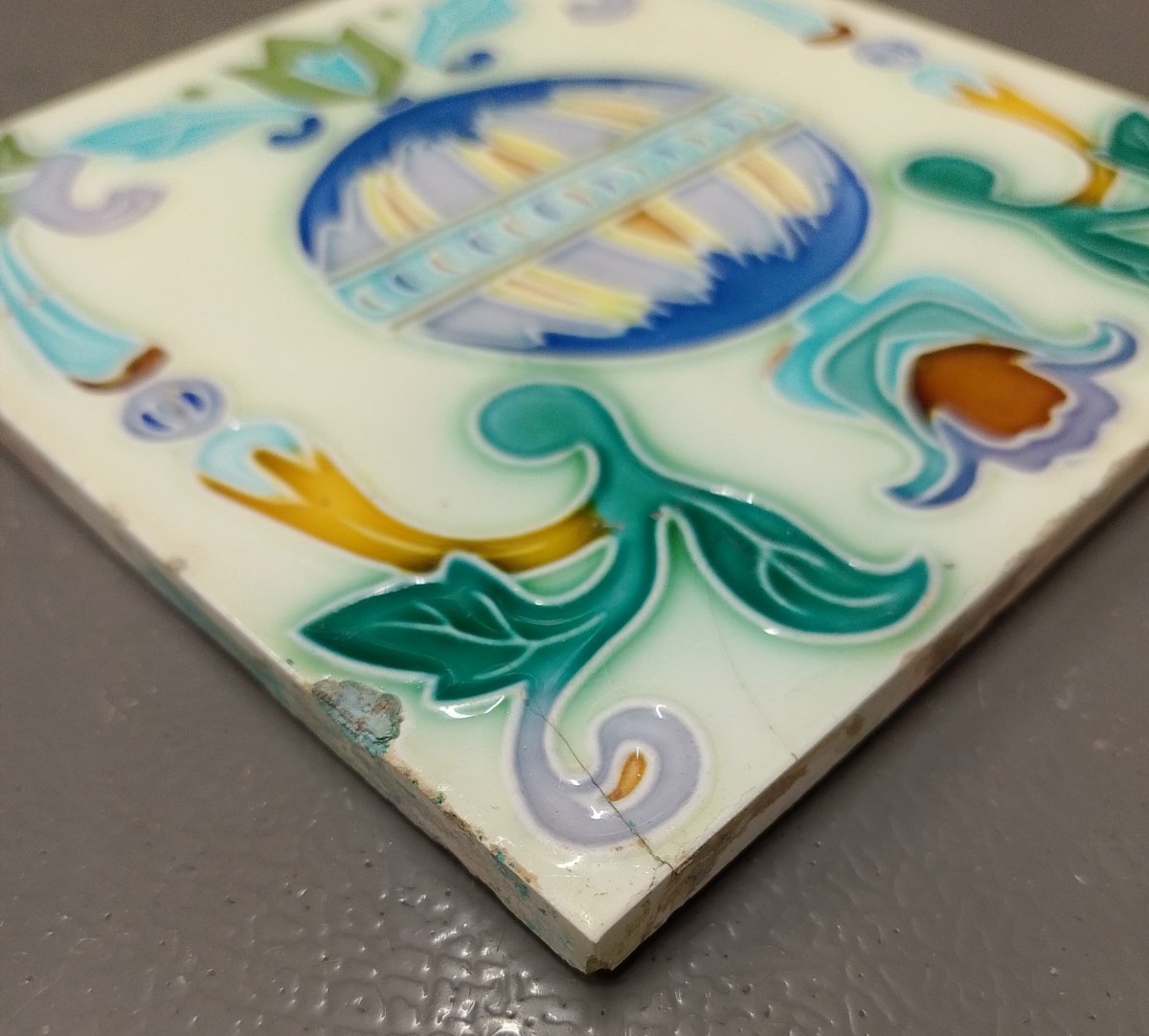 RARE VINTAGE 2 PCS BEAUTIFUL UNIQUE DESIGN DK TILES MADE IN JAPAN TILES.