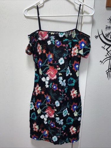 GUESS Black Floral Cold Shoulder Lace & Embroidered Mini Sheath Fitted Dress 6 - Picture 2 of 11