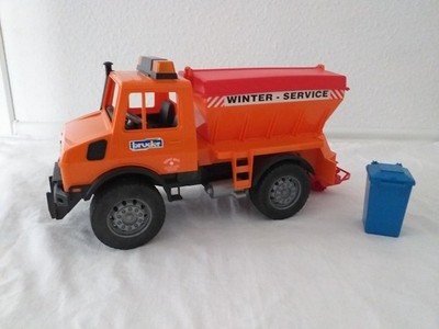 Bruder LKW Mercedes-Benz Unimog mit Salzstreuer