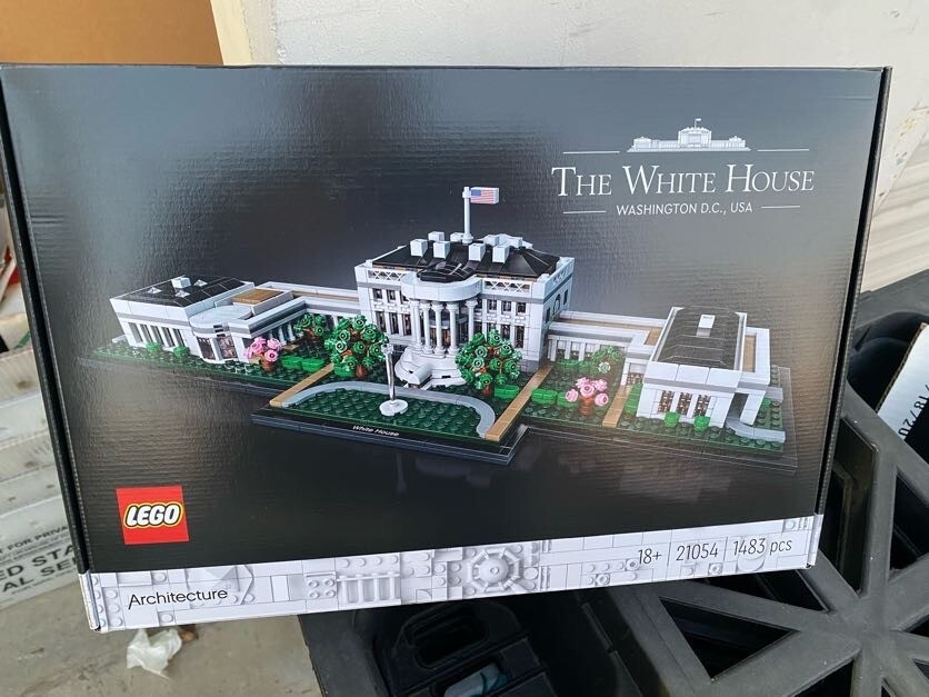 LEGO Architecture The White House 21054 New with Box Damage  