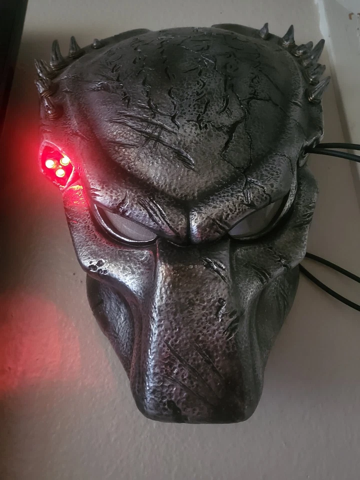 Réplica de utilería de terror Wolf PREDATOR Bio Foto 2 de 4