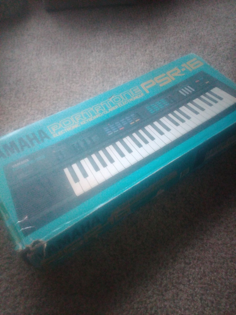 Yamaha PSR-16 Digital Synthesizer Vintage Musical instrument