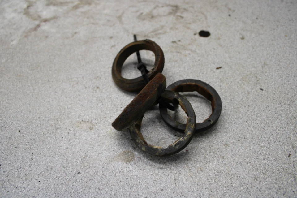 1976 Honda CB750K 750 Four HEADLIGHT RUBBER CUSHIONS G14-2401.LJ - Imagem 3 de 3