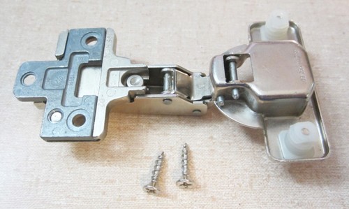 NOS BLUM Self-Close Hinge Model 80.255-01.01C1 w/ Slide-On Base Plate 195H710-02 - Picture 4 of 4