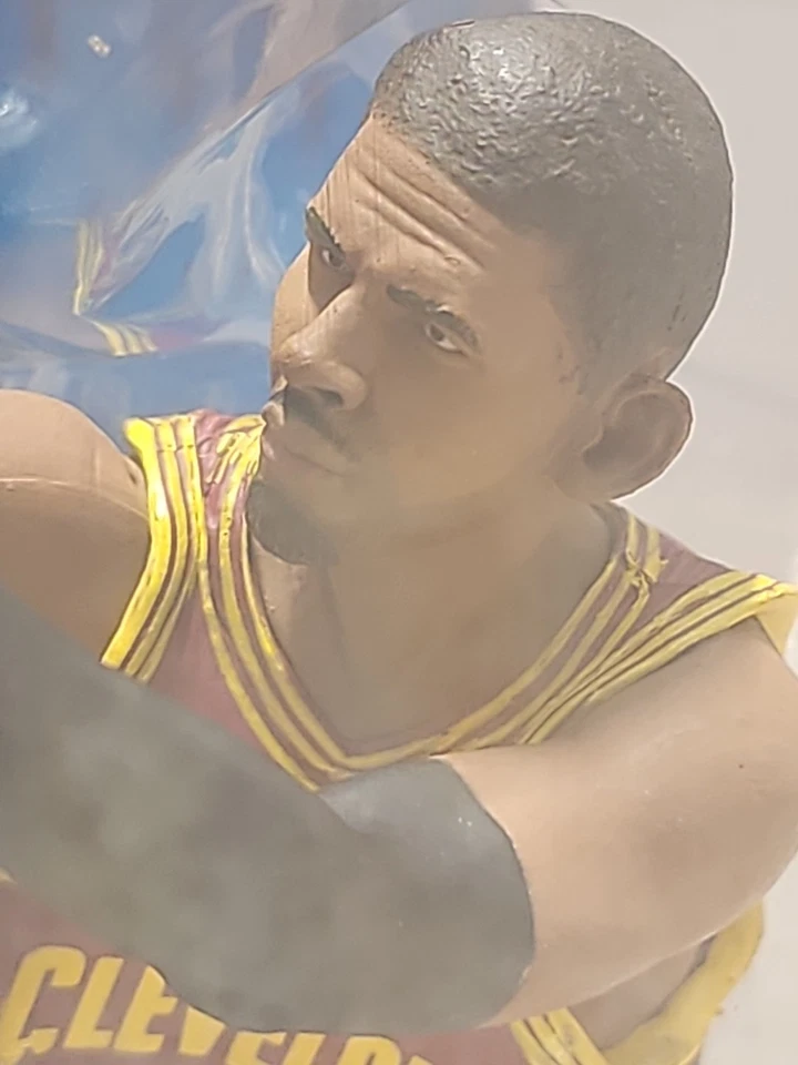 Figura McFarlane NBA Cleveland Cavaliers Kyrie Irving #2 Serie 22 Nueva en Paquete  Foto 2 de 4