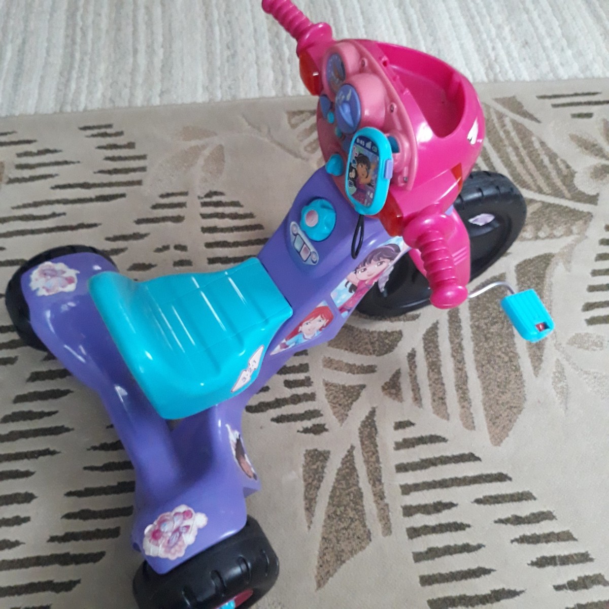 KIDS TRICYCLE Toddlers Fisher Price Dora & Friends Lights & Sounds