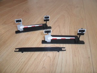 R645 Single Track Level Crossing for Hornby OO Gauge Model Railway Sets