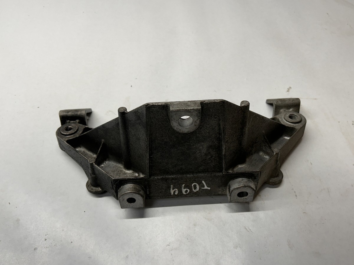 BMW X5 E70 Right Side Engine Bracket 7137238 51717137238 40d