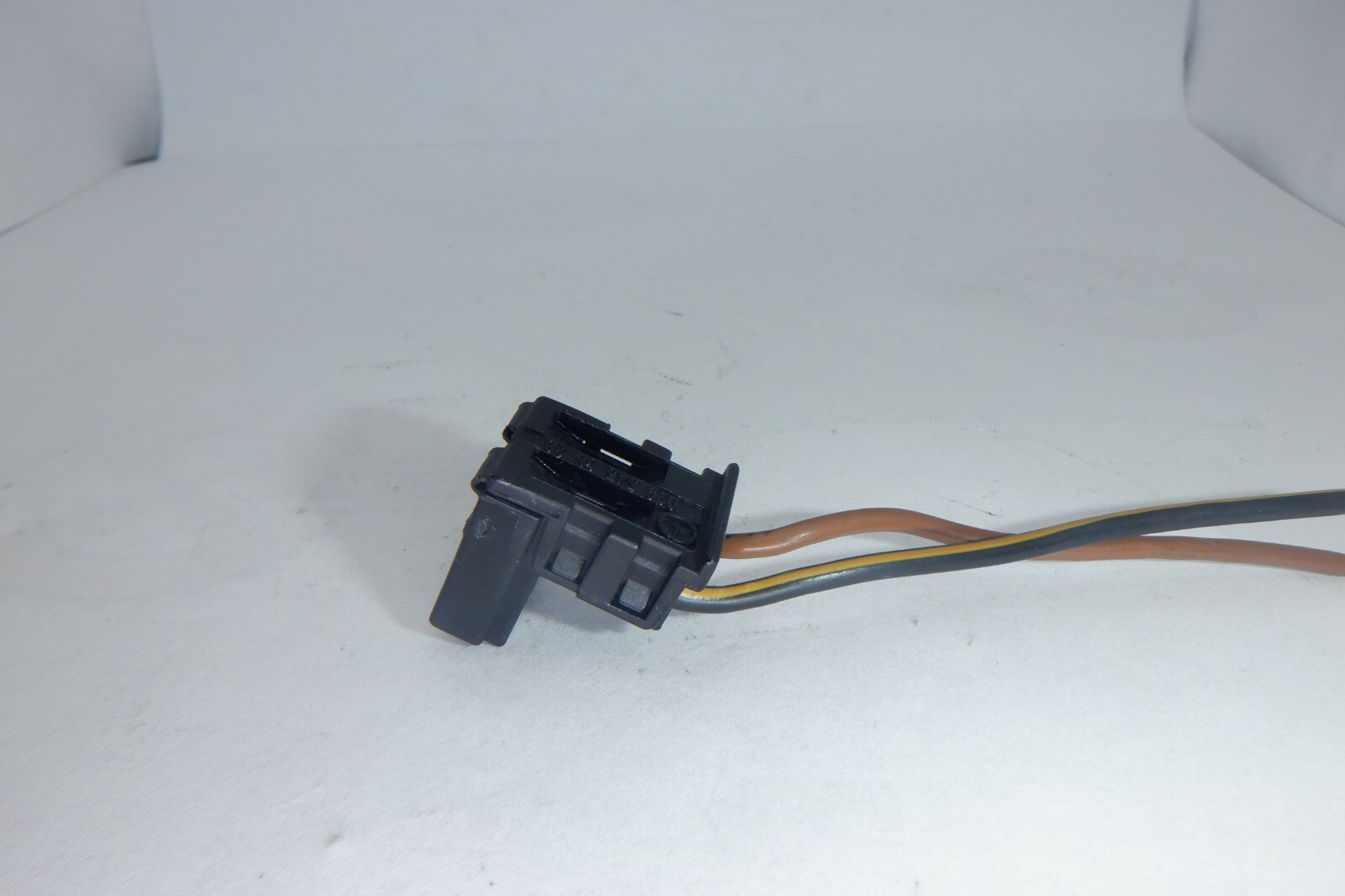 MERCEDES BENZ PLUG, LOAD COMPARTMENT LAMP 2 PIN 029 545 05 28 | eBay