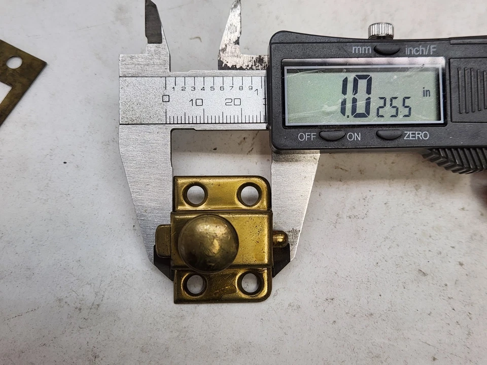 DE COLECCIÓN ARMARIO CORBIN ARMARIO CAPTURAS CON TORNILLO Y PLACA ACABADO LATÓN OPACO QC Foto 4 de 4