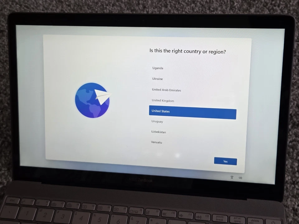 Ultrabook ASUS Zenbook UX390UA 12,5", Core i5 8 GB, 512 SSD Foto 4 de 4