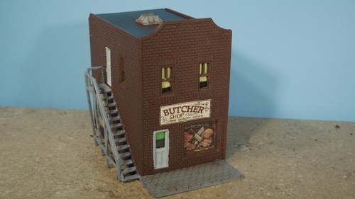 HO Scale 1950's BUTCHER SHOP & Meat Market ( Weathered & Detailed)