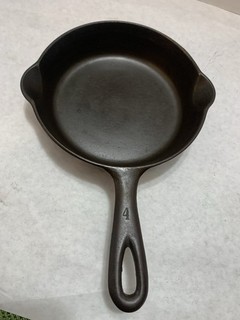 Ozark #4 Cast Iron Skillet Crescent Fd’y Co. St. Louis Mo. With Fire Ring