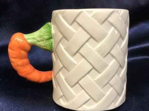 FITZ FLOYD KITCHEN HARVEST CARROT HANDLE MUG 10 OZ WHITE BASKET WEAVE