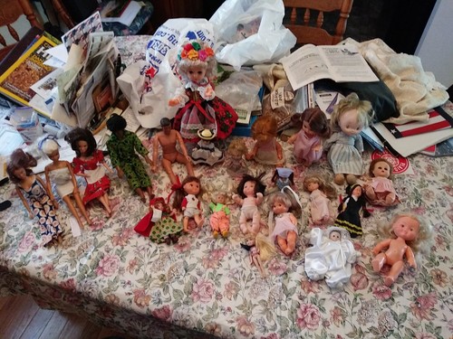 LOT OF 23 VINTAGE 1960-70 DOLLS - VINYL, HARD PLASTIC MIXED LOT - Picture 2 of 12