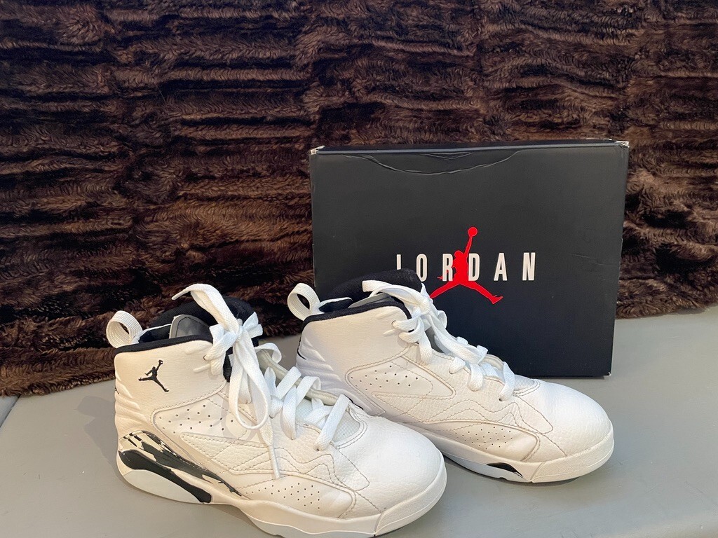 LikeNEW* Size 3, Kids Nike Air Jordan JUMPMAN MVP (PS) White